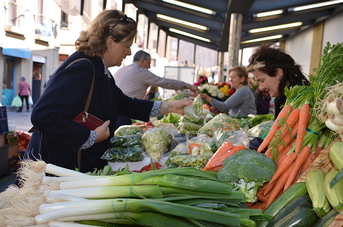 Shopping at La Brexta Market. Photo: C. Worthington