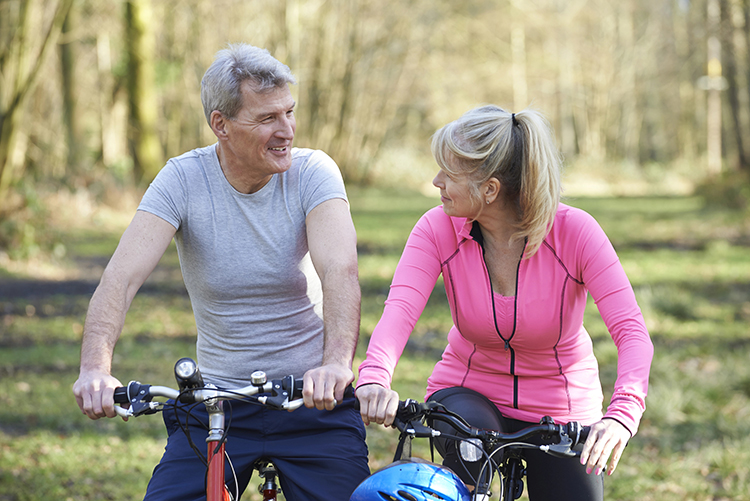 Couple cycling to meet physical activity goals | Healthy Aging