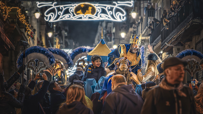 Festive streets of Alcoy during Spain’s oldest Three Kings celebration